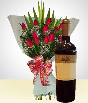 Flores a  Combo Distinción: Bouquet de 12 Rosas + Vino.